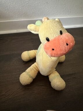 Carters Giraffe Plush Baby Rattle Yellow Soft Stuffed Animal Toy Pastel Lovey
